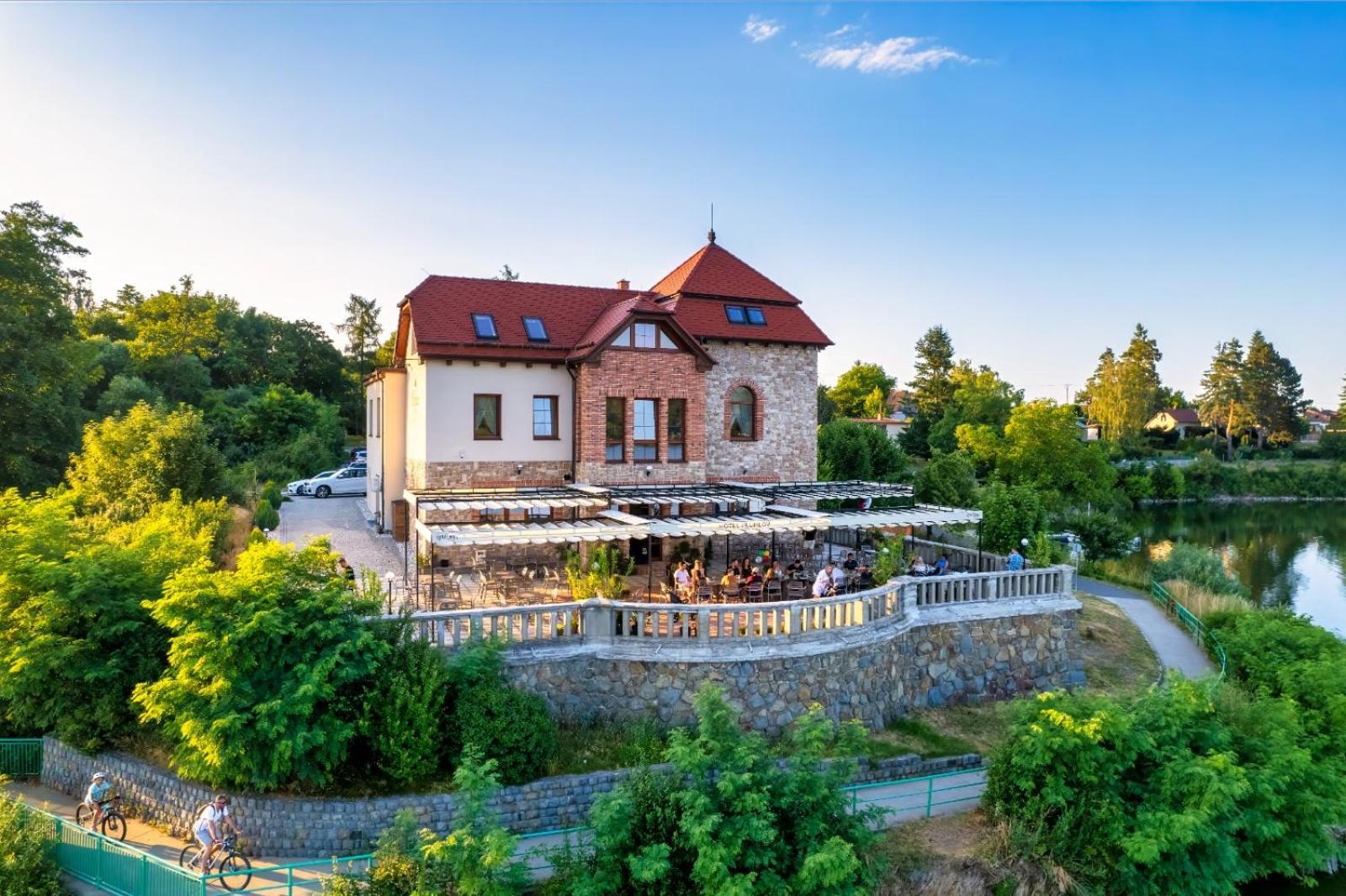 Hotel Plumlov Mostkovice Exteriör bild